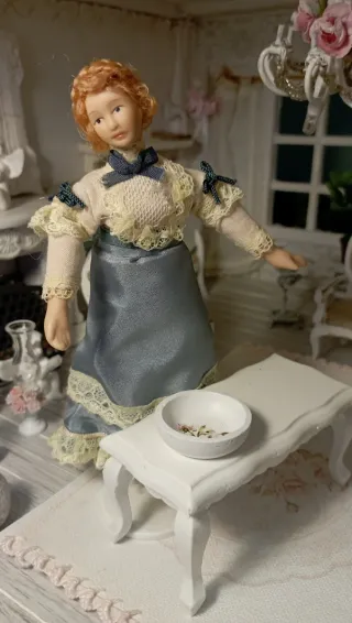 Ciotolina decorata con motivo floreale  miniatura