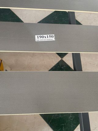 Somier de tablas de madera y metal.