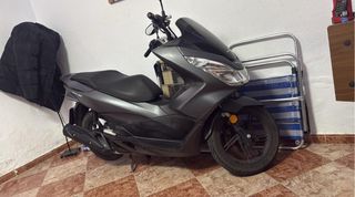 Honda PCX 125 gris automática