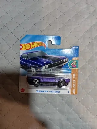 Hot Wheels '70 Dodge Hemi Challenger Morado