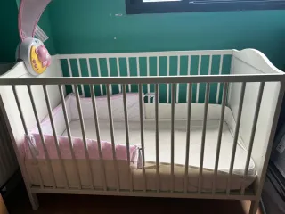 Cuna y cambiador madera blanca ikea