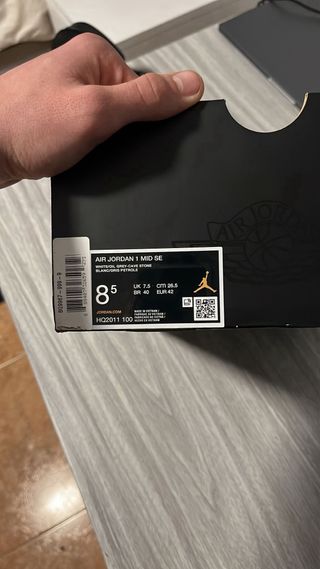 Nike Jordan 1 Mid Marrón y Blanco