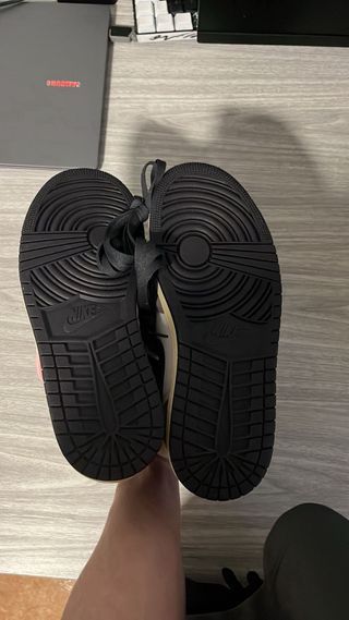 Nike Jordan 1 Mid Marrón y Blanco