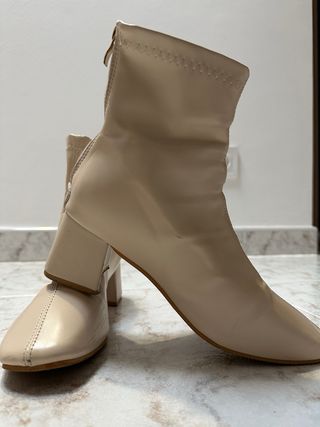 Botines polipiel crema talla 39