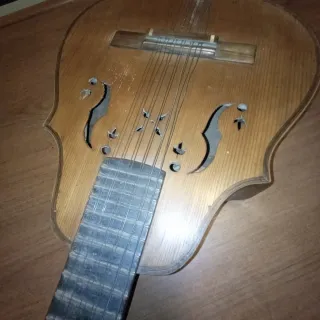 Laúd Telesforo Julve para restaurar