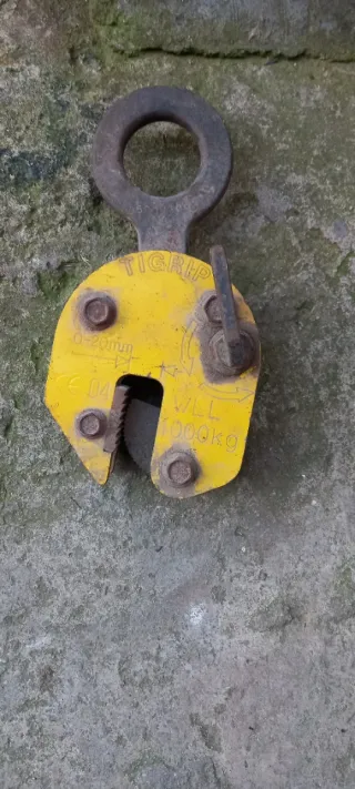 Pinza elevación chapa TIGRIP 1000kg