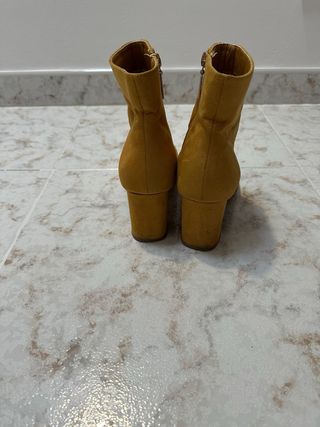Botines ante mostaza talla 39