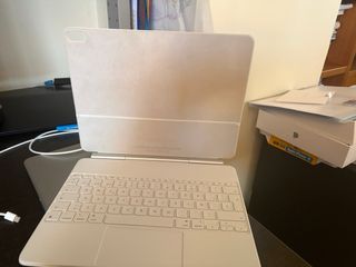 Teclado Apple Magic Keyboard iPad Air 13 M3