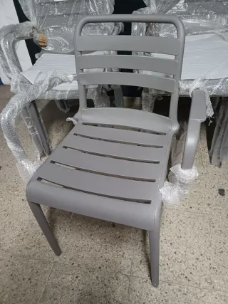 Sillas con brazos exterior grises NUEVAS