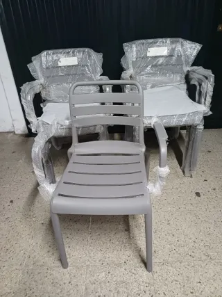 Sillas con brazos exterior grises NUEVAS