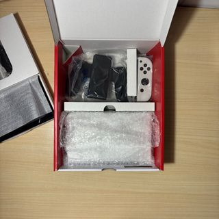 Nintendo Switch OLED Blanca y Negra + funda