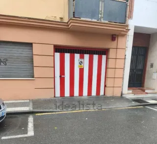 Plaza de garaje para coche grande