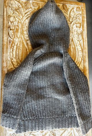 Jersey de punto grueso gris con capucha de Nanos