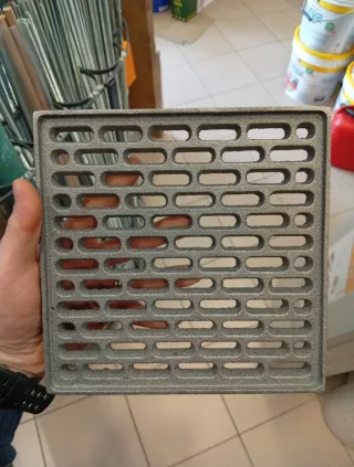 Griglia scarico in ghisa 20x20