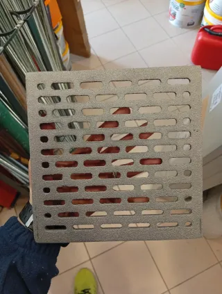 Griglia scarico in ghisa 20x20