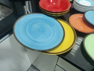 Platos de cerámica sueltos