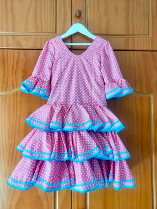 Vestido de flamenca rosa con lunares