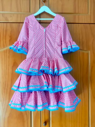 Vestido de flamenca rosa con lunares