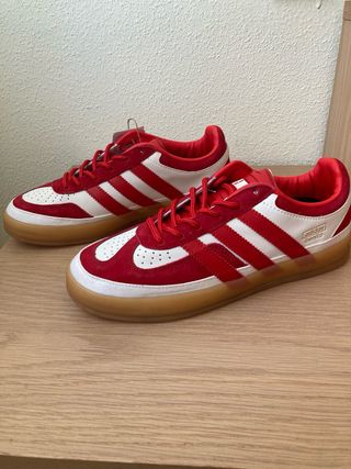 Zapatillas Adidas Bad Bunny Rojas y Blancas