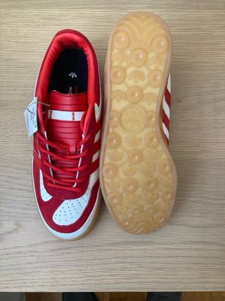 Zapatillas Adidas Bad Bunny Rojas y Blancas