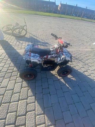Quad eléctrico infantil