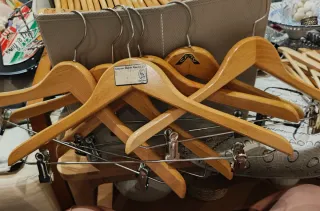 6 Perchas Madera Natural con Pinzas