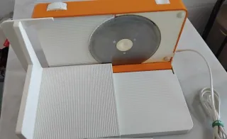 Cortadora de fiambres naranja y blanca AEG