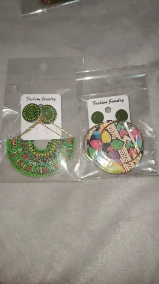 Pendientes de moda verdes y multicolor