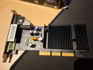 XFX NVIDIA 6200 AGP 256MB Tarjeta Gráfica