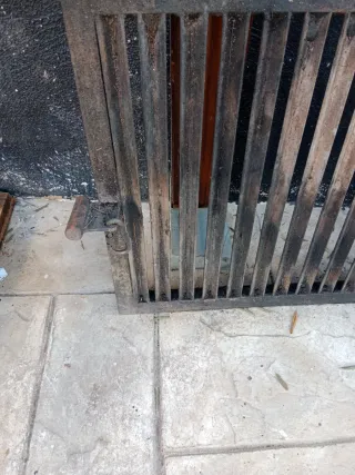 Barbacoa de metal negra