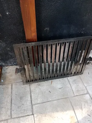 Barbacoa de metal negra