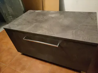 Mueble de baño con lavabo y tirador