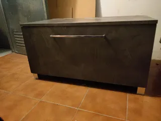 Mueble de baño con lavabo y tirador