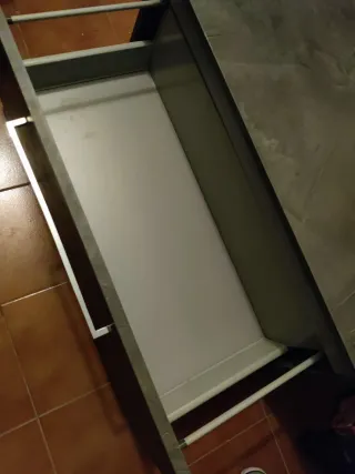 Mueble de baño con lavabo y tirador