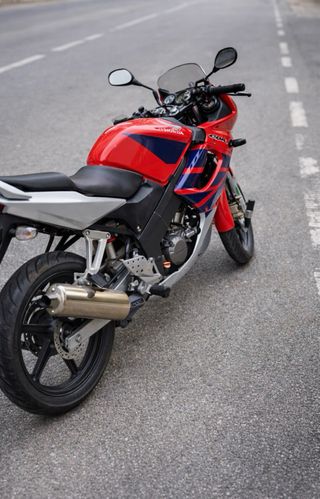 Honda CBR 125 R Sportbike Roja y Azul