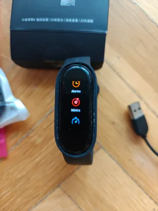 XIAOMI MI BAND 4 + Regali
