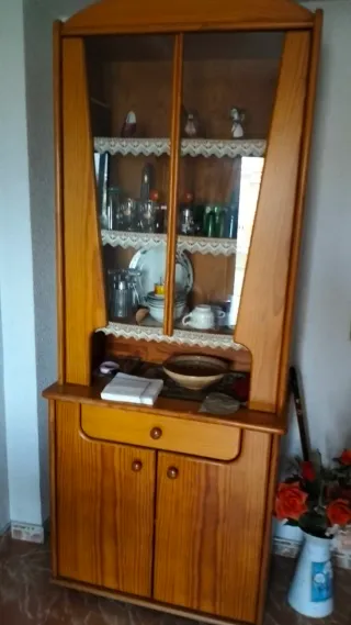 Muebles de pino con vitrina,100€ unidad,