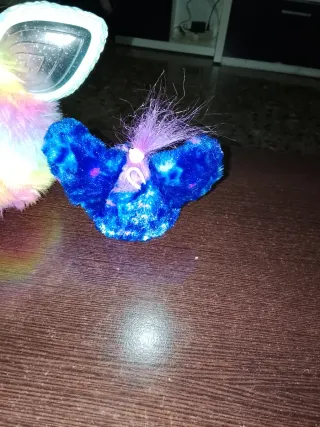 Furby Arcoíris tie dye  y Furby Azul.