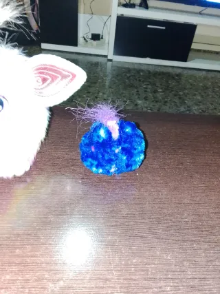 Furby Arcoíris tie dye  y Furby Azul.