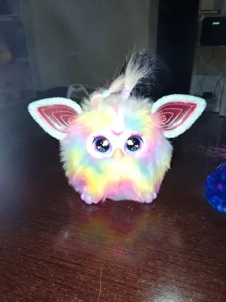 Furby Arcoíris tie dye  y Furby Azul.