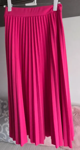 Falda plisada fucsia