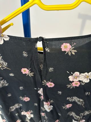 Vestido corto H&M flores negro y rosa