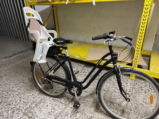 Bicicleta eléctrica urbana con silla infantil
