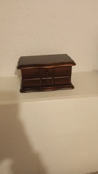 Joyero de madera con cajones