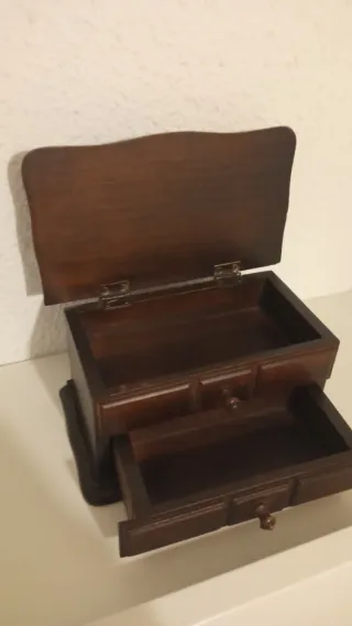 Joyero de madera con cajones