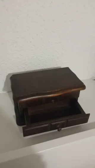 Joyero de madera con cajones