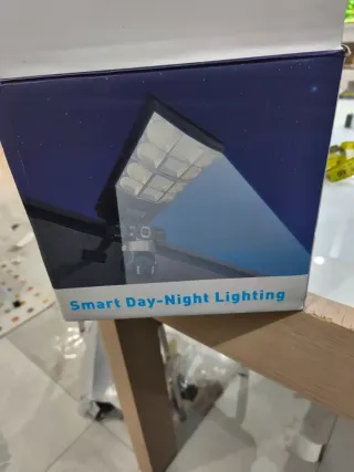 Farola Solar LED V380 c/Cámara 4G 3 Lentes