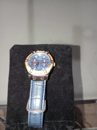 Reloj Guess Azul y Dorado