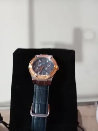 Reloj Guess Azul y Dorado