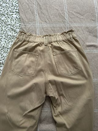 Pantalón beige cintura alta goma T44